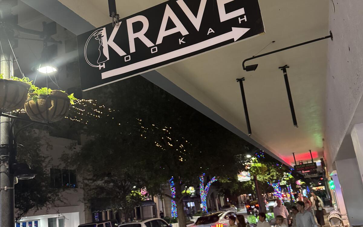 I Krave Wine Lounge patio and bar area