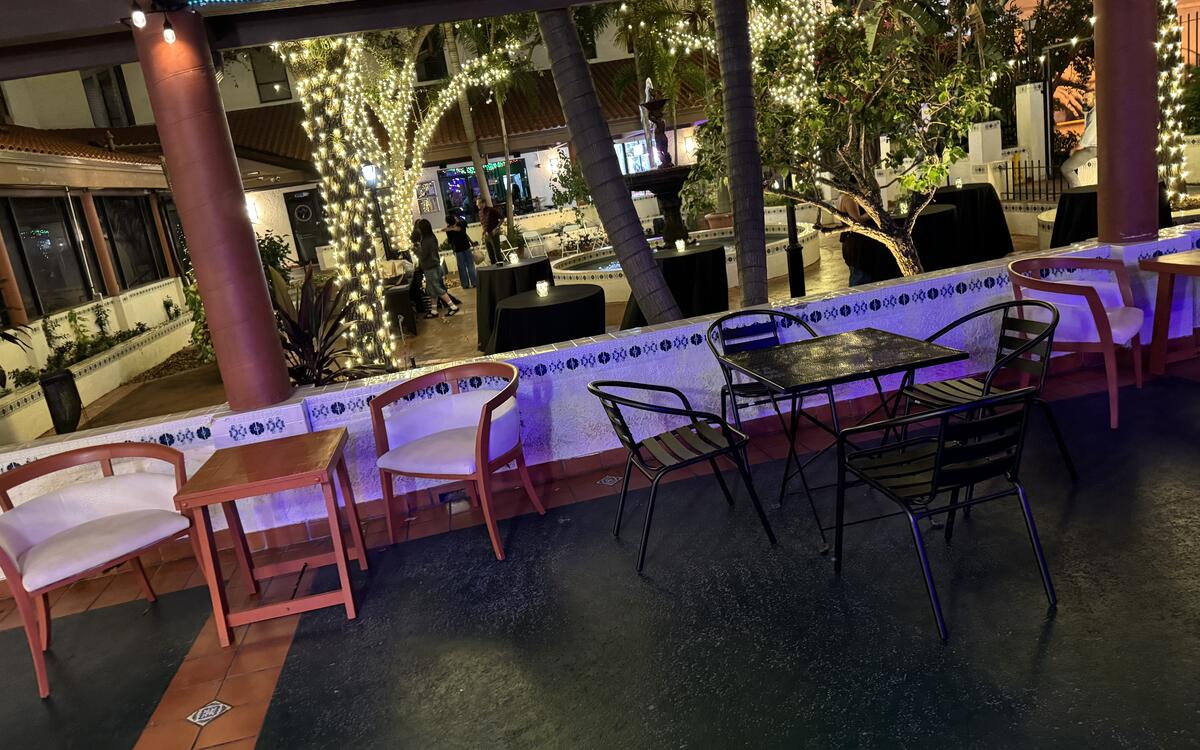 I Krave Wine Lounge entrance on Clematis Street